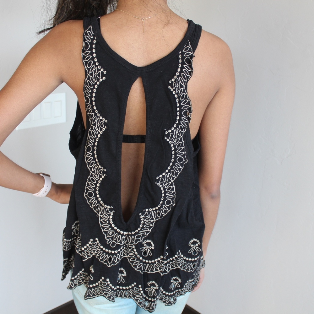 Black top - Picture 2 of 2